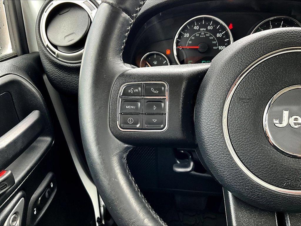 Used 2017 Jeep Wrangler Sahara w/ Connectivity Group AWD/4WD image 12