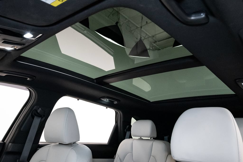 Certified 2025 Kia Sorento SX Prestige AWD/4WD image 12