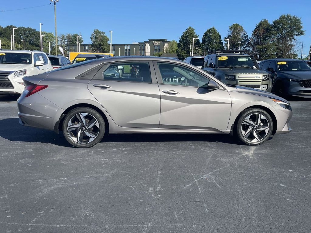 Used 2023 Hyundai Elantra SEL w/ Convenience Package FWD image 8