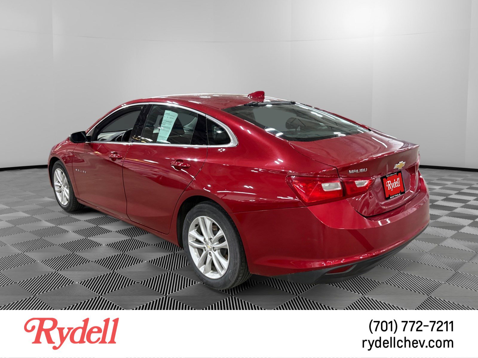 Used 2016 Chevrolet Malibu LT FWD image 2