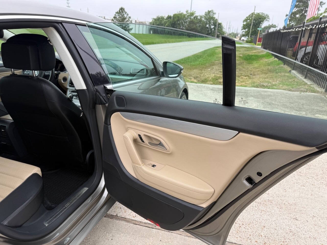Used 2013 Volkswagen CC Sport FWD image 17