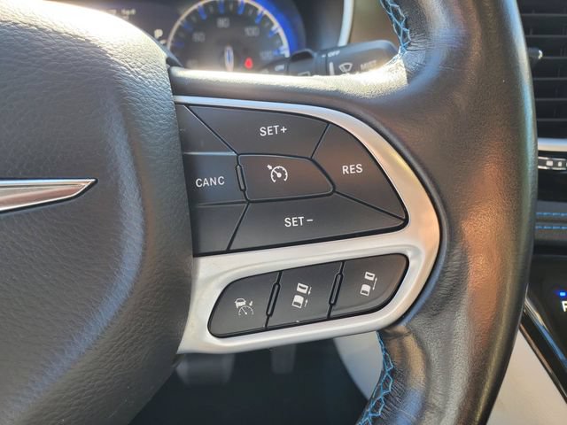 Used 2021 Chrysler Pacifica Touring w/ Cold Weather Group FWD image 17