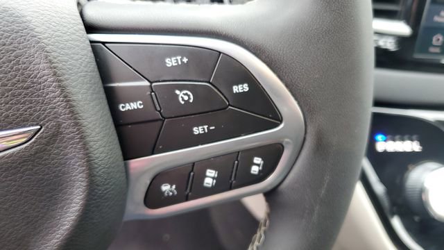 Certified 2024 Chrysler Pacifica Touring-L image 11