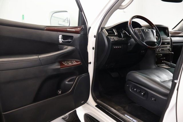 Used 2015 Lexus LX 570 4WD image 9