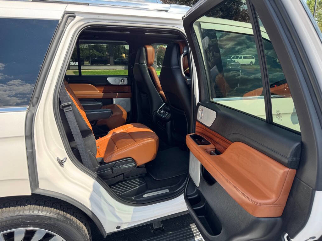 Used 2019 Lincoln Navigator Reserve AWD/4WD image 16