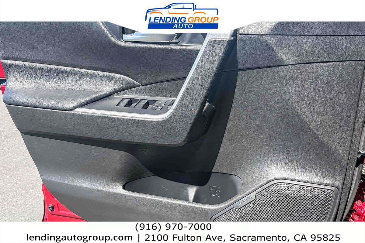 Used 2020 Toyota RAV4 XLE w/ Convenience Package AWD/4WD image 20