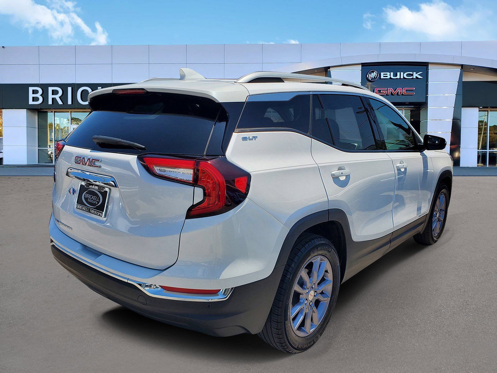 Used 2023 GMC Terrain SLT w/ LPO, Floor Liner Package FWD image 3