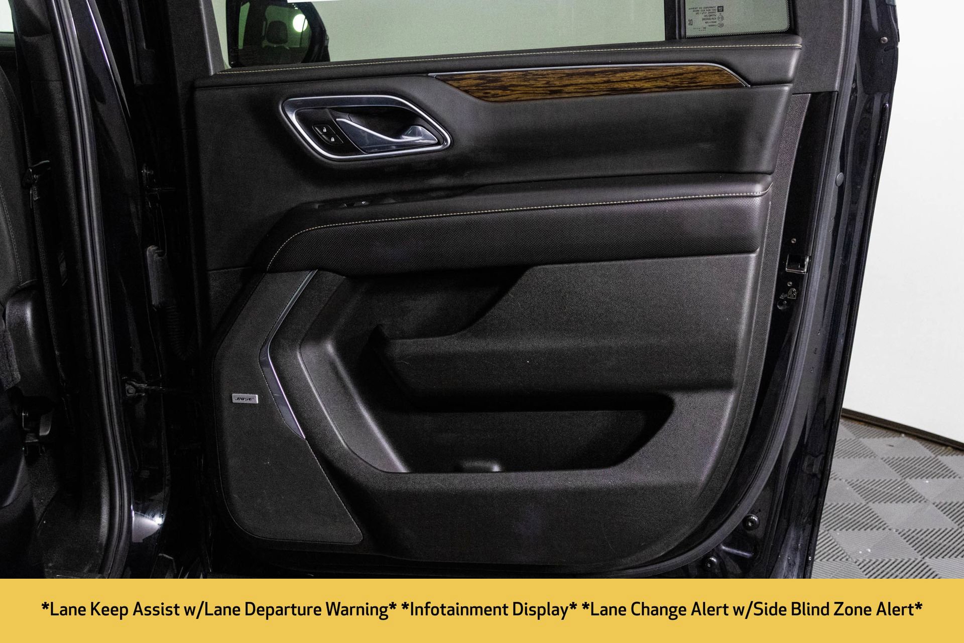 Used 2021 Chevrolet Suburban Premier w/ Premium Package image 44