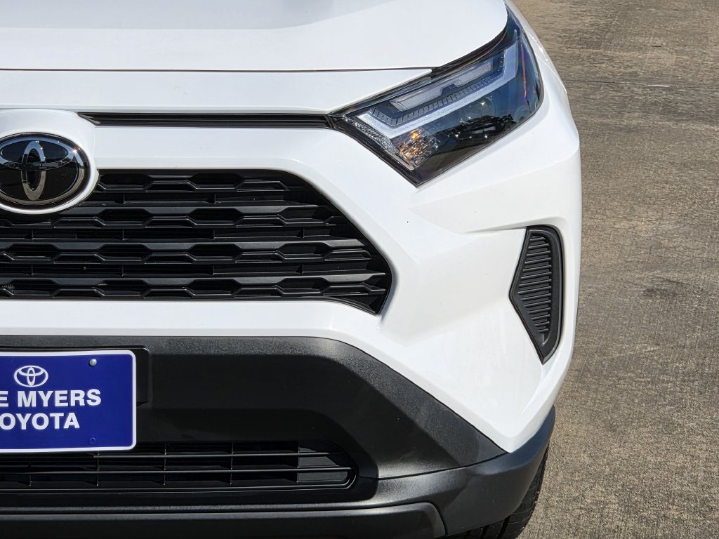Used 2025 Toyota RAV4 XLE FWD image 4