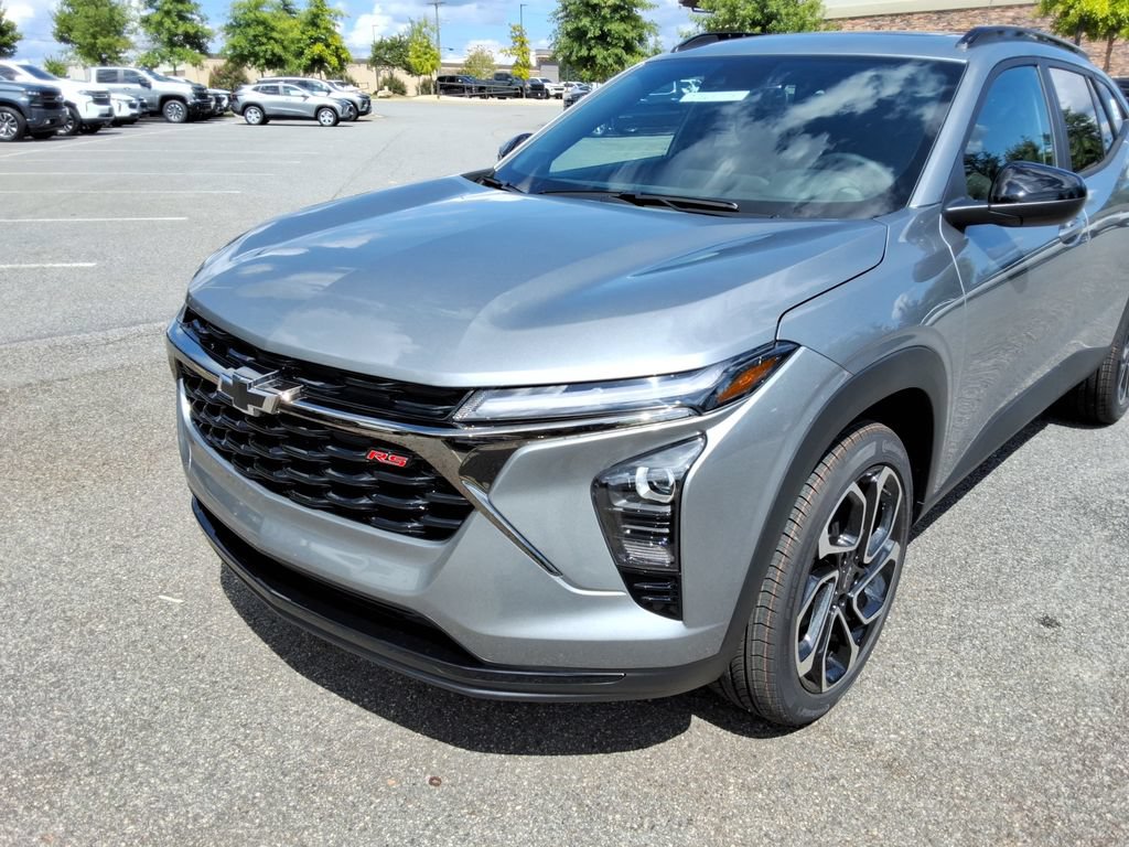 New 2026 Chevrolet Trax RS w/ Sunroof Package FWD image 9