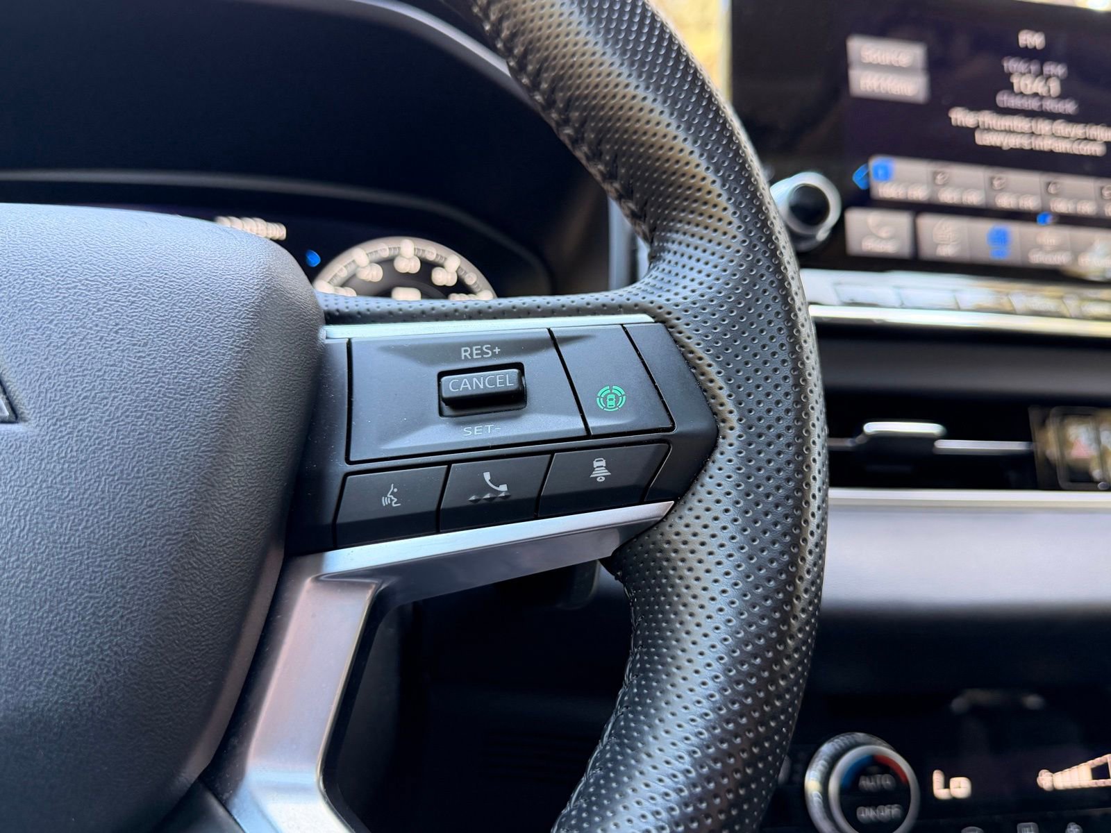 Used 2024 Mitsubishi Outlander AWD image 25