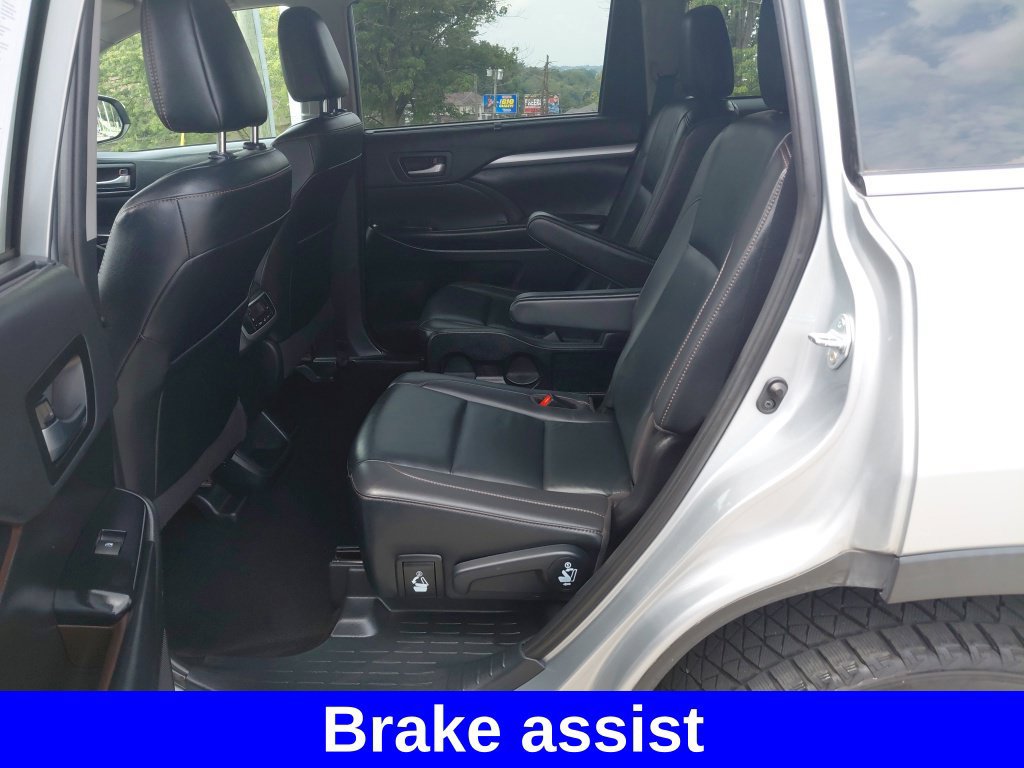 Used 2019 Toyota Highlander XLE AWD/4WD image 24