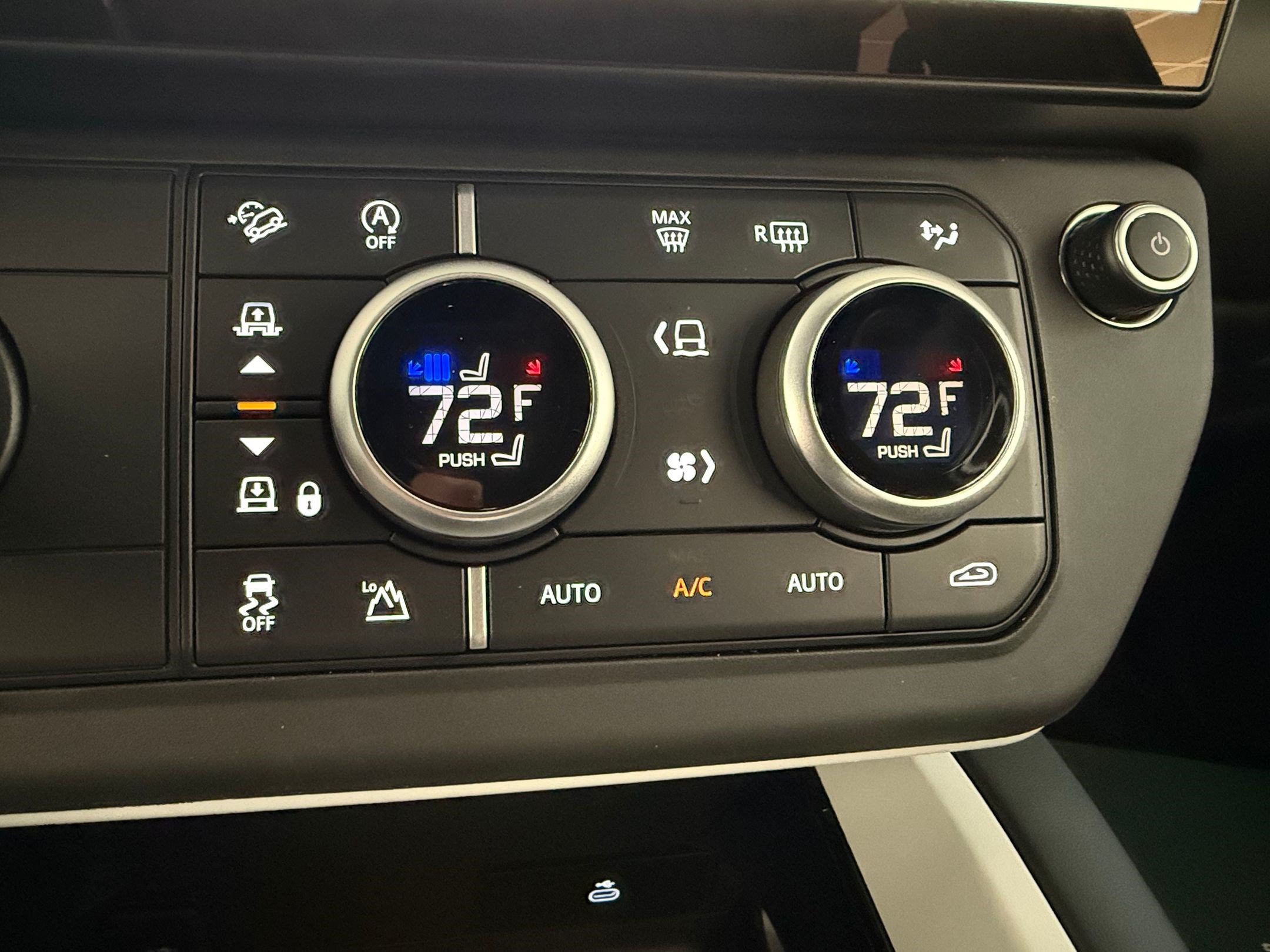 Used 2026 Land Rover Defender 110 X-Dynamic SE AWD/4WD image 19