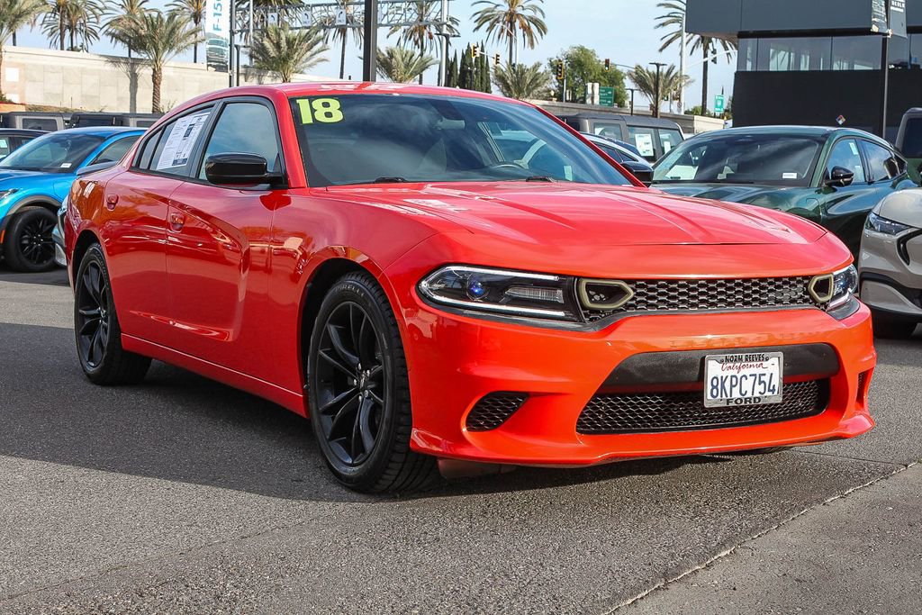 Used 2018 Dodge Charger SXT w/ Blacktop Package image 3