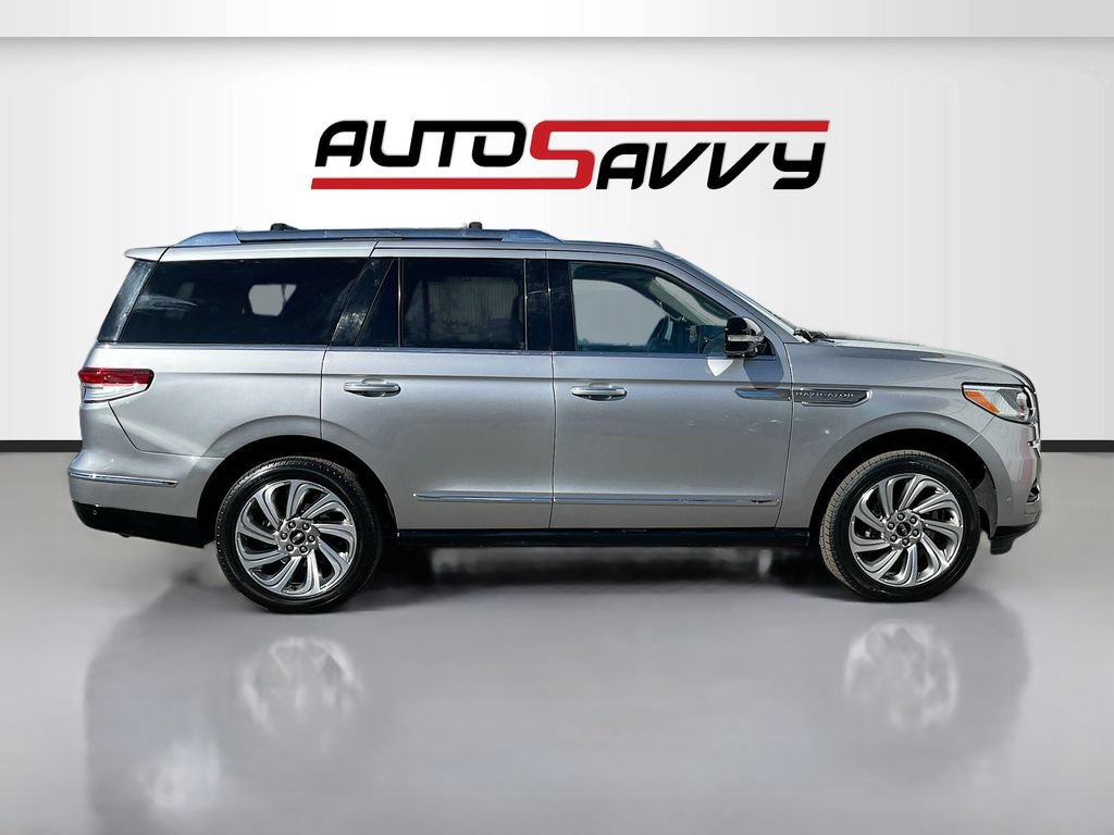 Used 2024 Lincoln Navigator Reserve AWD/4WD image 8