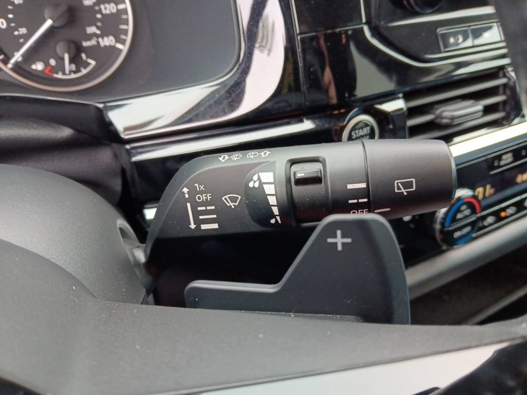 Used 2023 Nissan Pathfinder SL AWD/4WD image 15