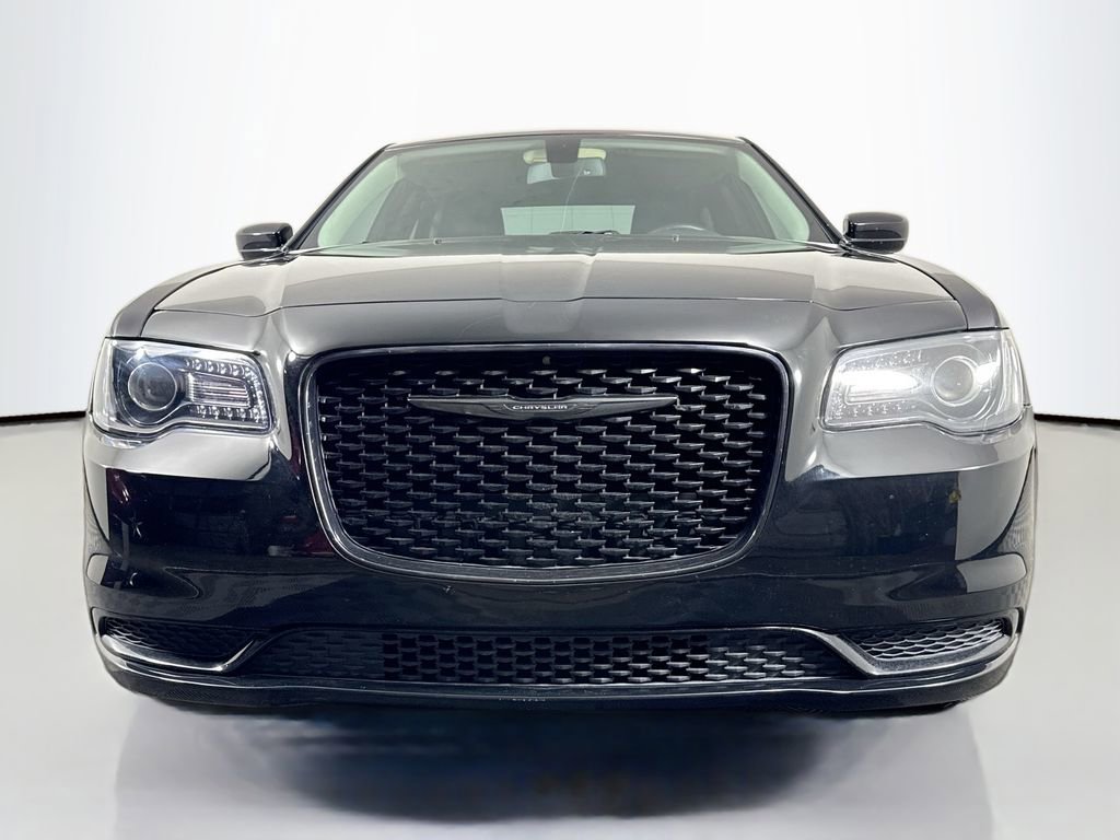 Used 2022 Chrysler 300 Touring w/ Sport Appearance Package image 2