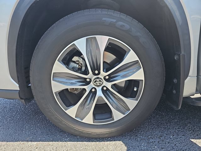 Used 2023 Toyota Highlander XLE FWD image 37