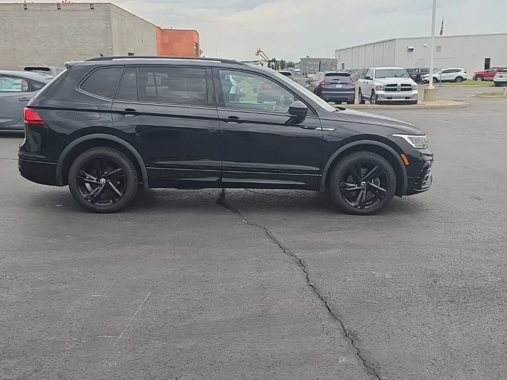 Used 2023 Volkswagen Tiguan SE R-Line AWD/4WD image 10