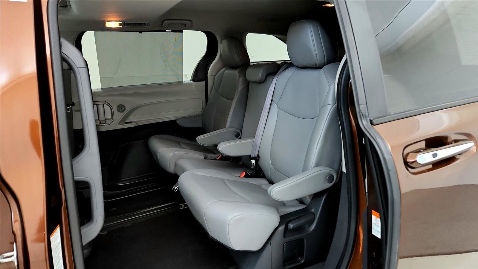 Certified 2024 Toyota Sienna XLE image 21