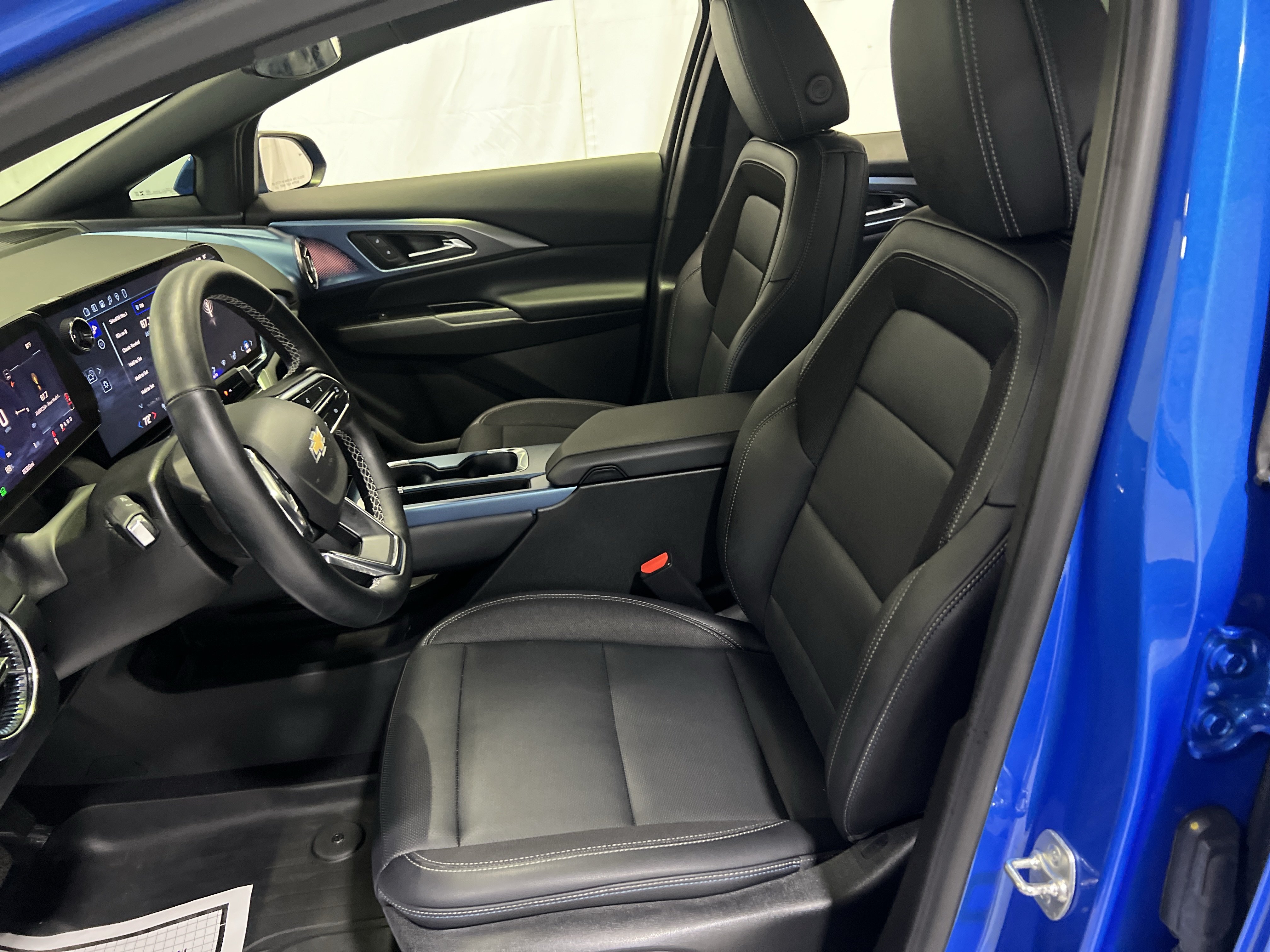 Certified 2024 Chevrolet Equinox EV LT FWD image 17