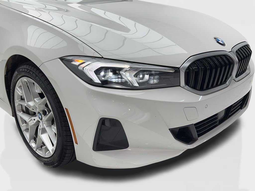 Used 2025 BMW 330i Sedan image 3