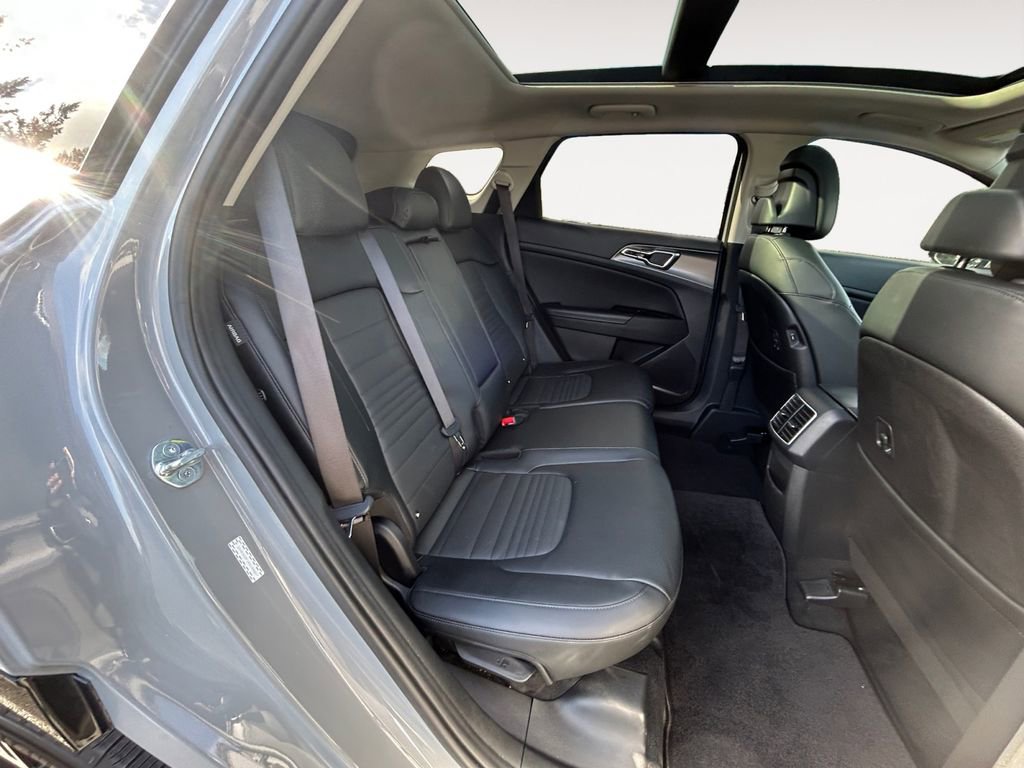 Used 2024 Kia Sportage SX image 11