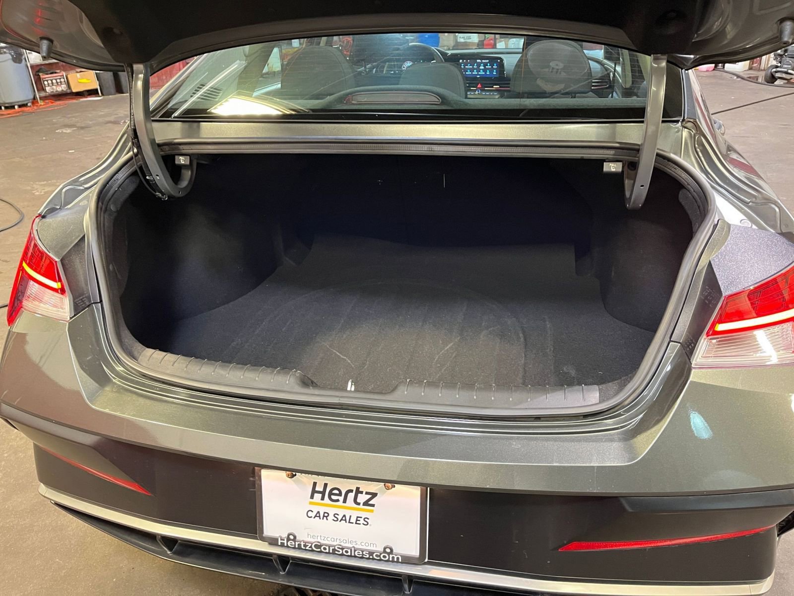 Used 2025 Hyundai Elantra SEL image 31