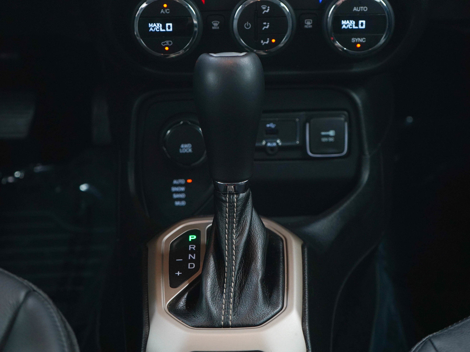 Used 2015 Jeep Renegade Limited AWD/4WD image 19