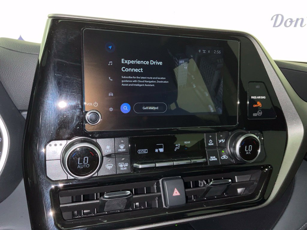 Used 2025 Toyota Highlander XLE FWD image 25