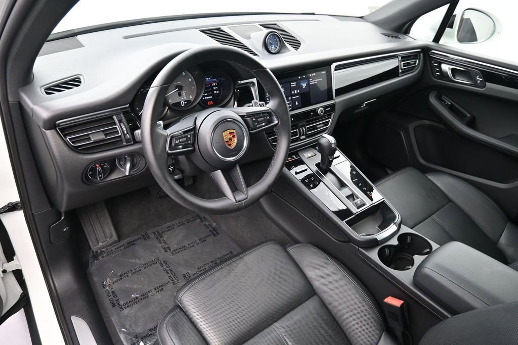 Certified 2023 Porsche Macan S AWD/4WD image 4