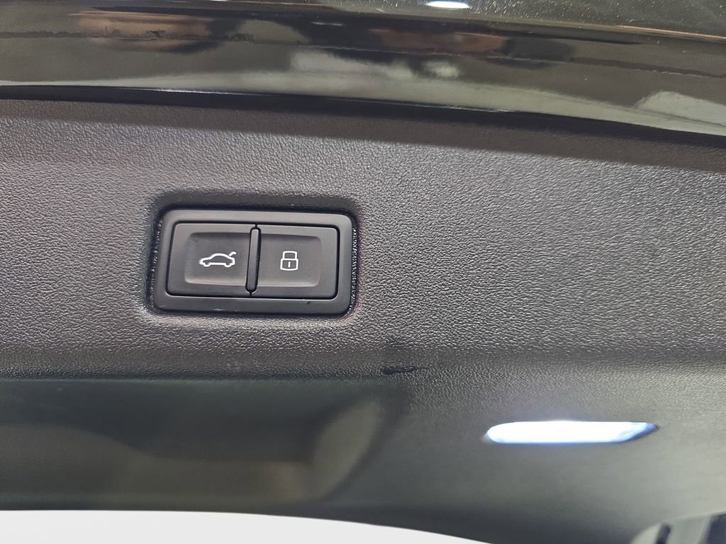 Used 2025 Audi Q5 Prestige image 16