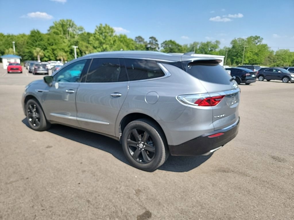 Used 2023 Buick Enclave Essence w/ Sport Touring Edition FWD image 3