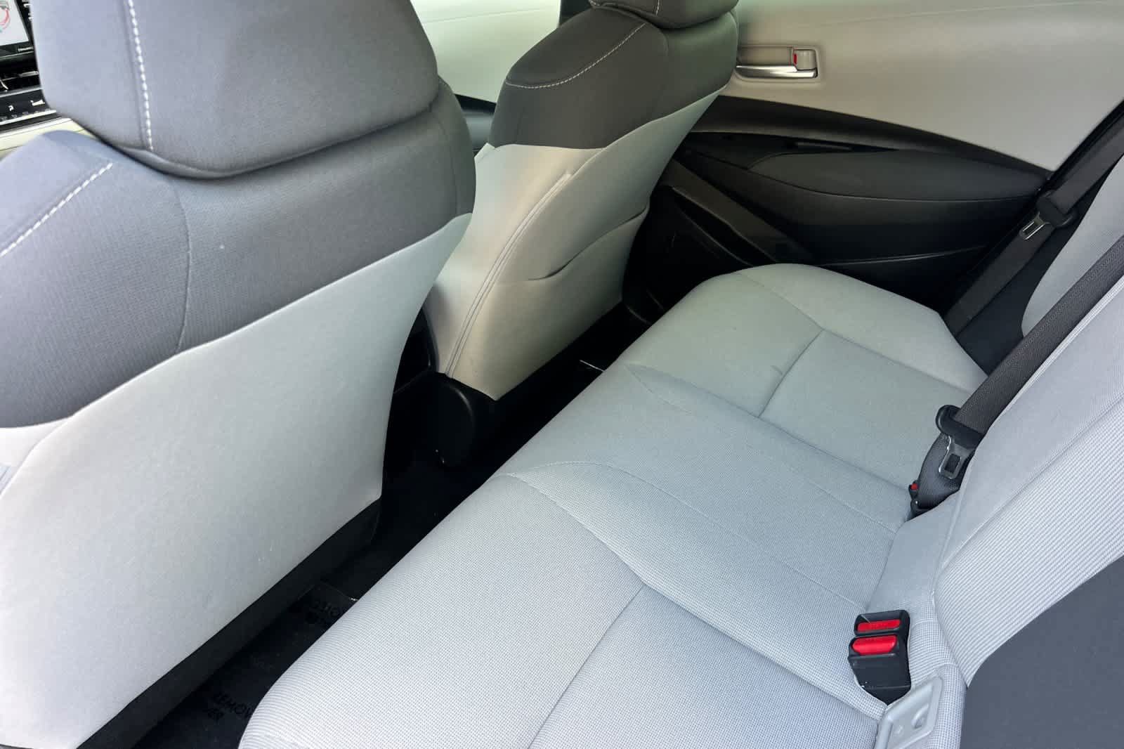 Used 2021 Toyota Corolla LE FWD image 4