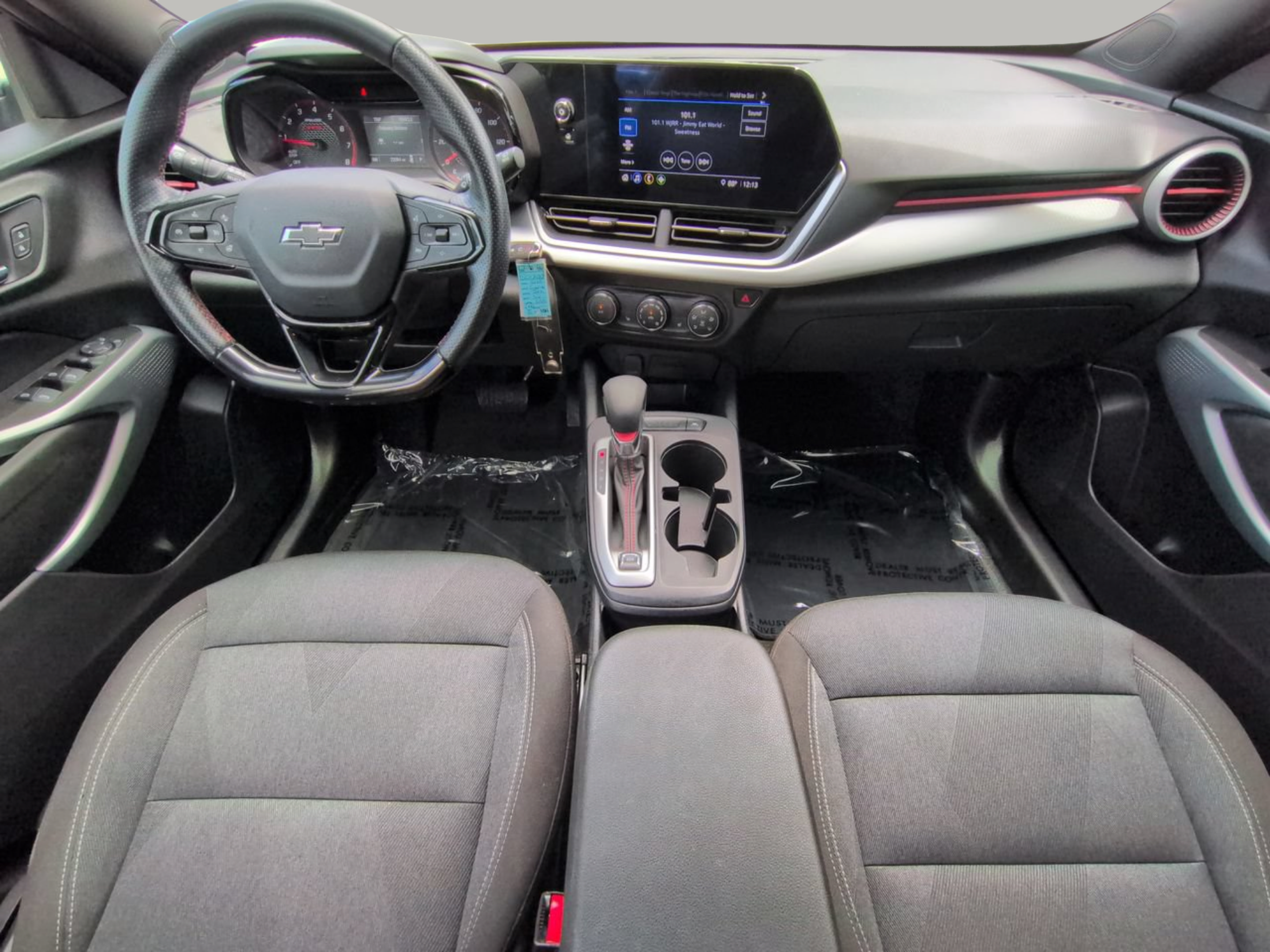 Used 2025 Chevrolet Trax RS w/ Driver Confidence Package FWD image 4