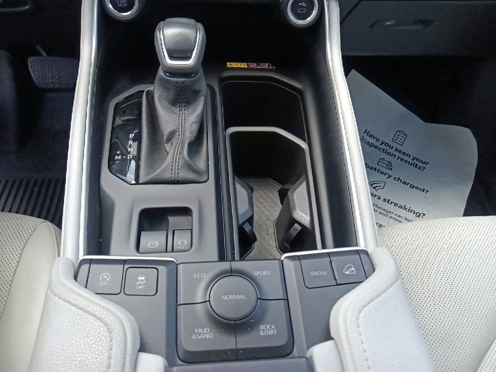 Used 2024 Toyota Grand Highlander AWD image 25