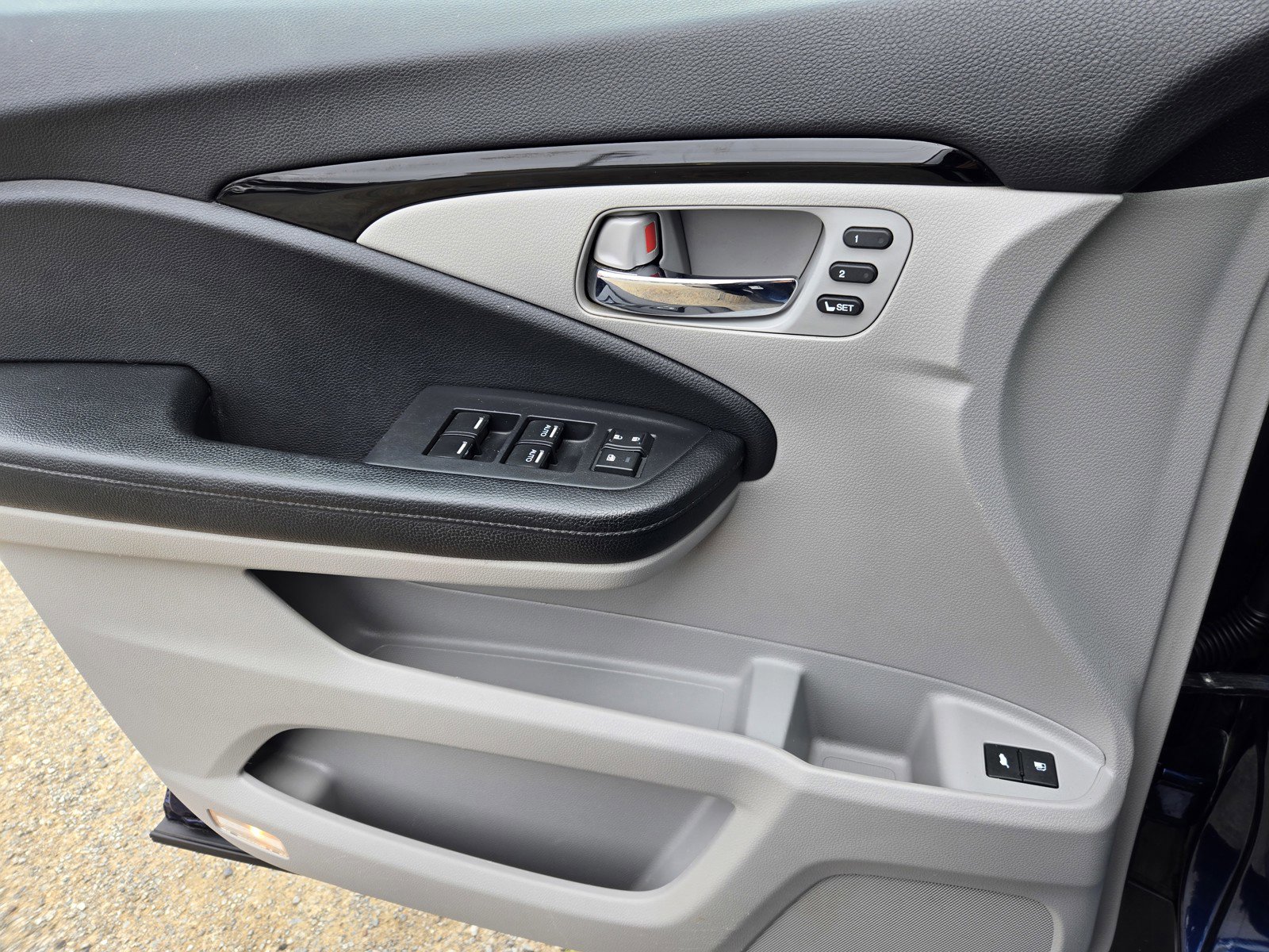 Used 2016 Honda Pilot Touring image 26