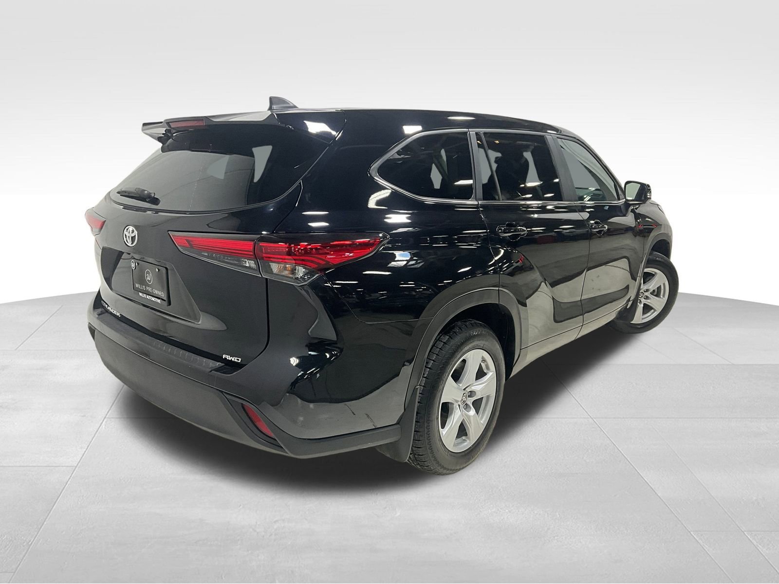Used 2023 Toyota Highlander L image 11