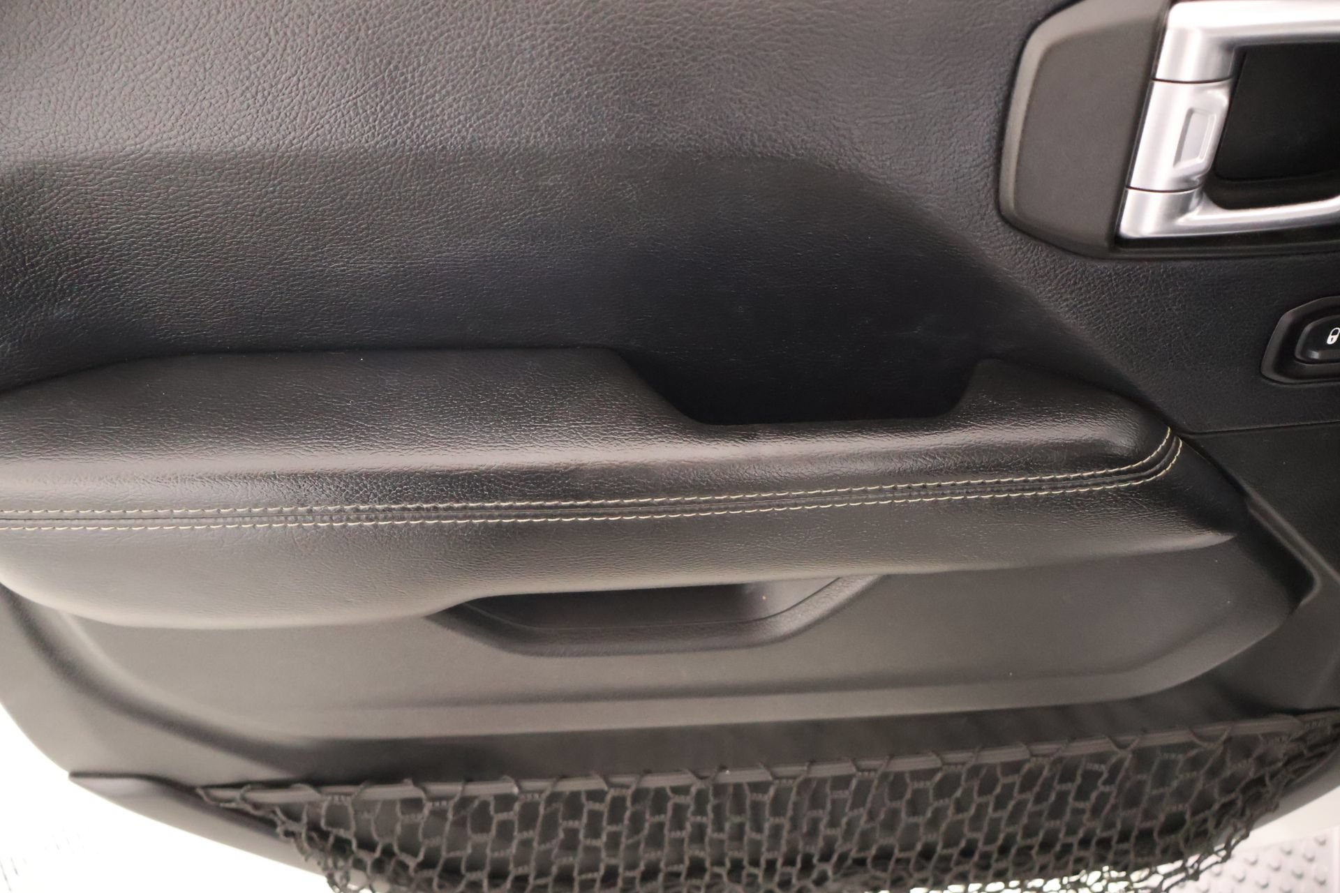Used 2018 Jeep Wrangler Unlimited Sahara AWD/4WD image 16