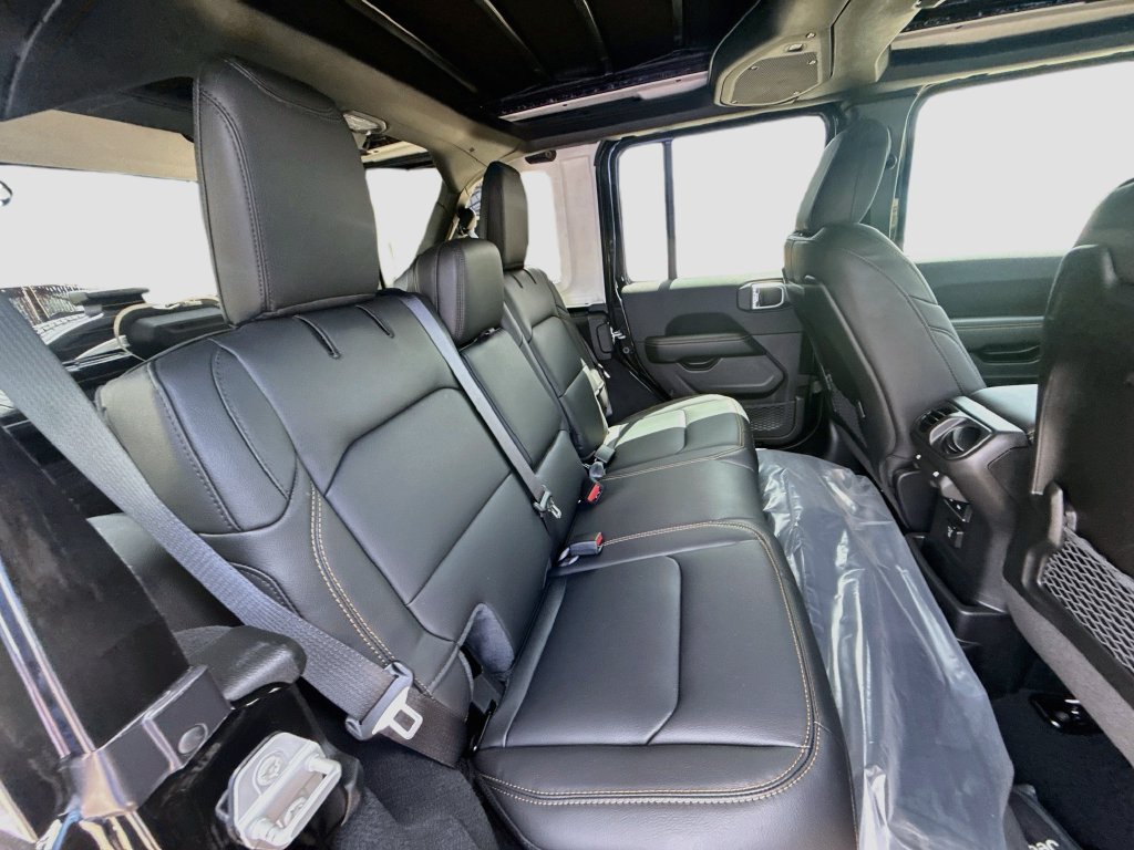 New 2027 Jeep Wrangler Unlimited Sahara AWD/4WD image 31