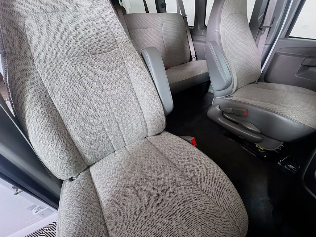 Used 2025 Chevrolet Express 3500 LT w/ LT Preferred Equipment Group RWD image 27
