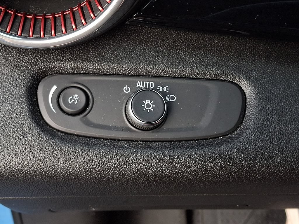 Certified 2024 Chevrolet Trax RS w/ Sunroof Package FWD image 26