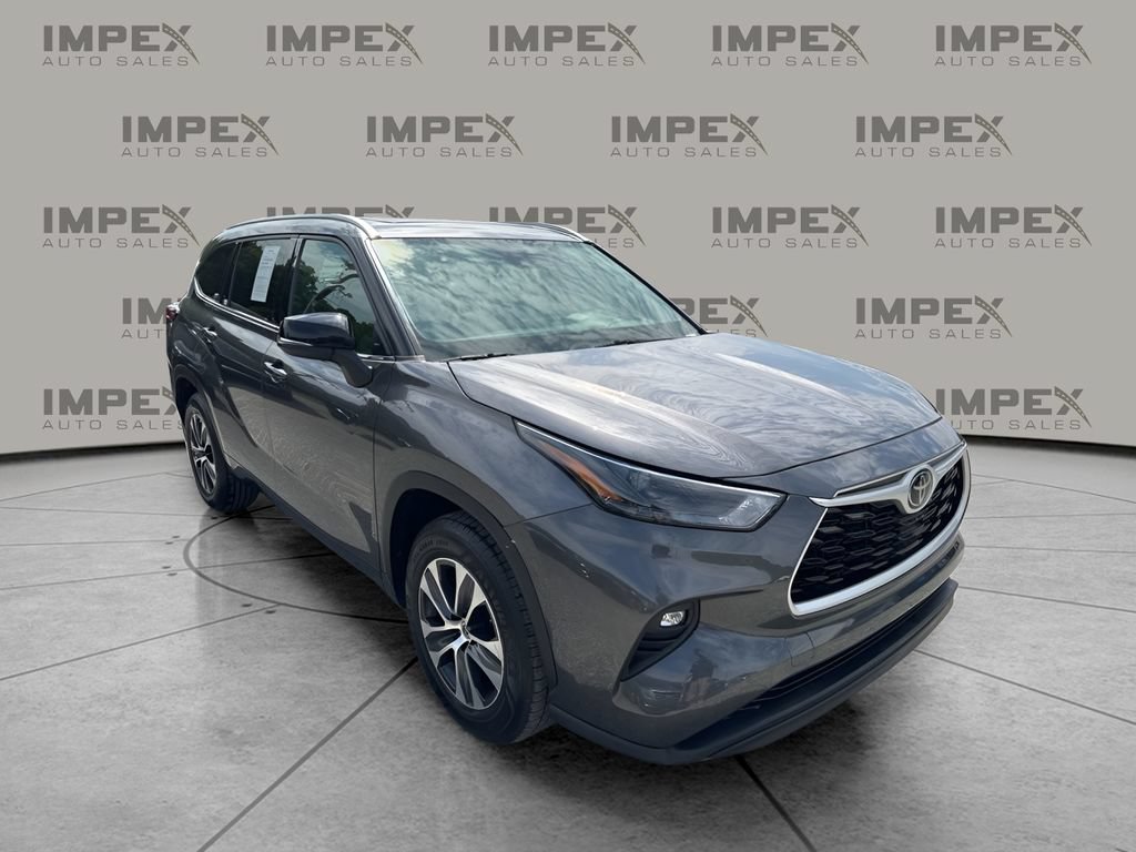 Used 2022 Toyota Highlander XLE FWD image 7