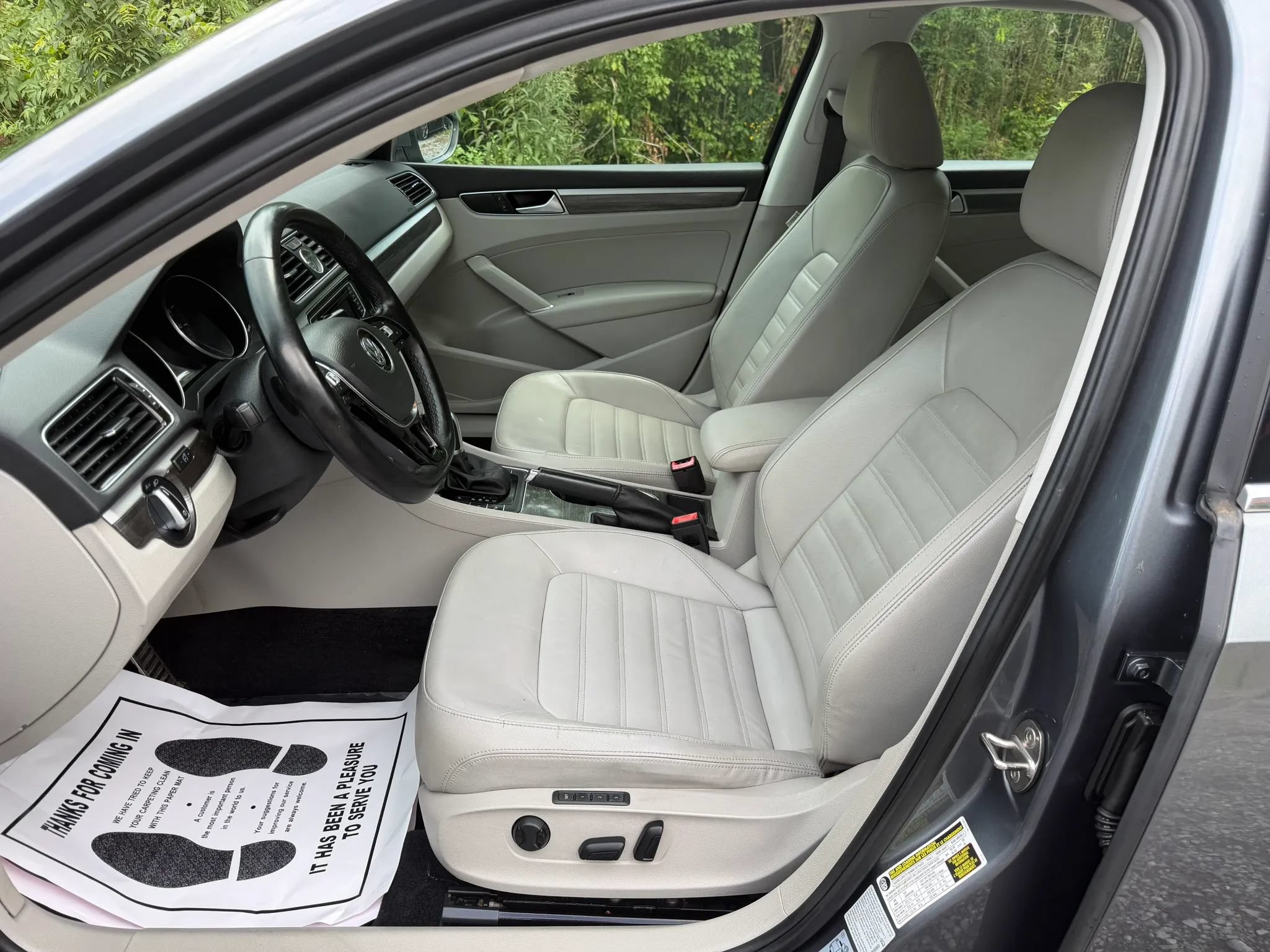 Used 2016 Volkswagen Passat 3.6 SEL Premium FWD image 17