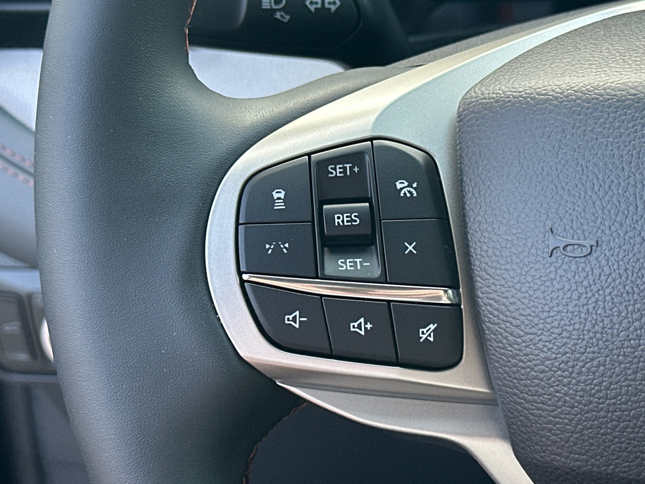 New 2026 Ford Explorer Active RWD image 25