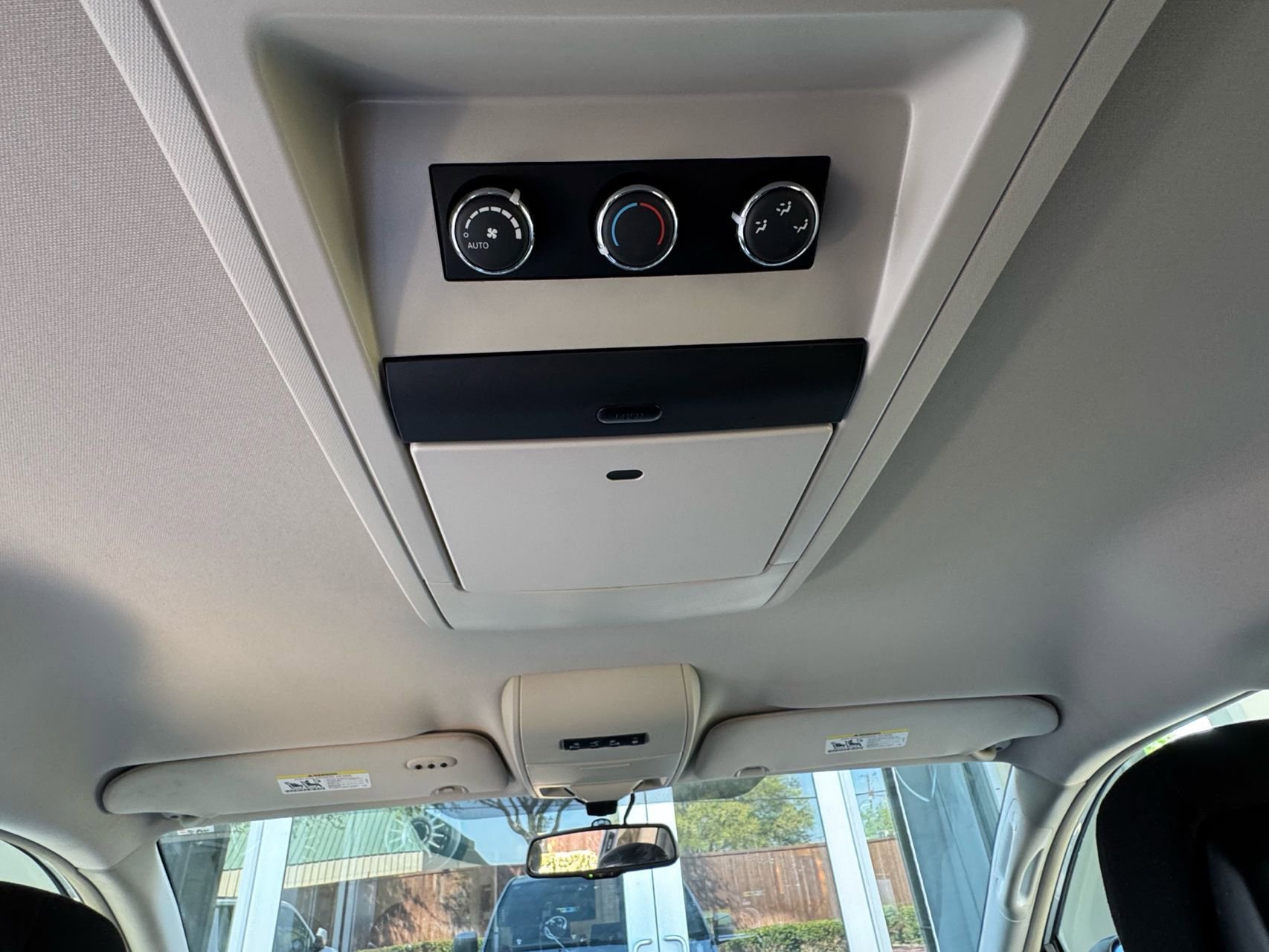 Used 2012 Chrysler Town & Country Touring w/ Entertainment Group #1 FWD image 30