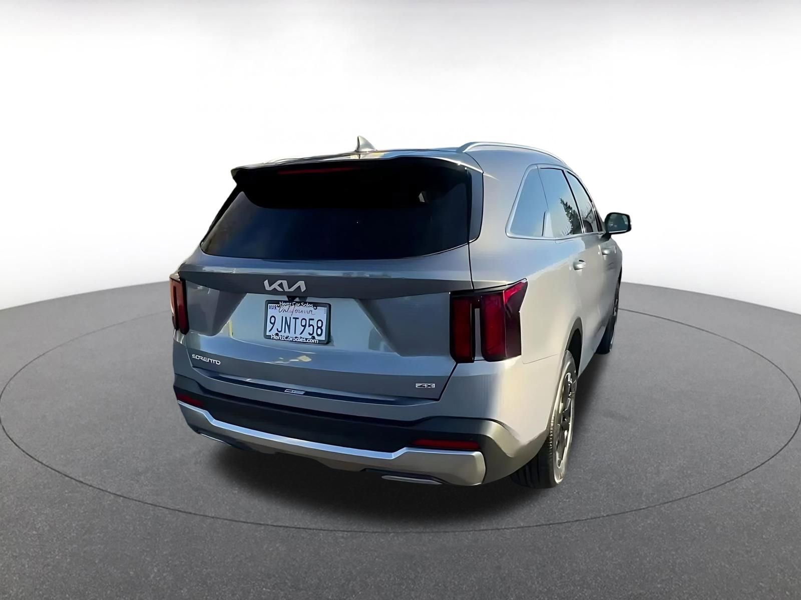 Used 2024 Kia Sorento S image 14