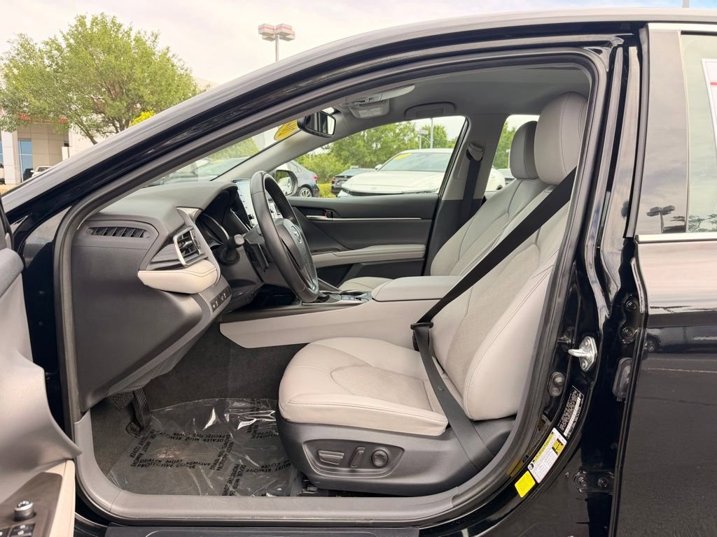 Used 2023 Toyota Camry XSE FWD image 19
