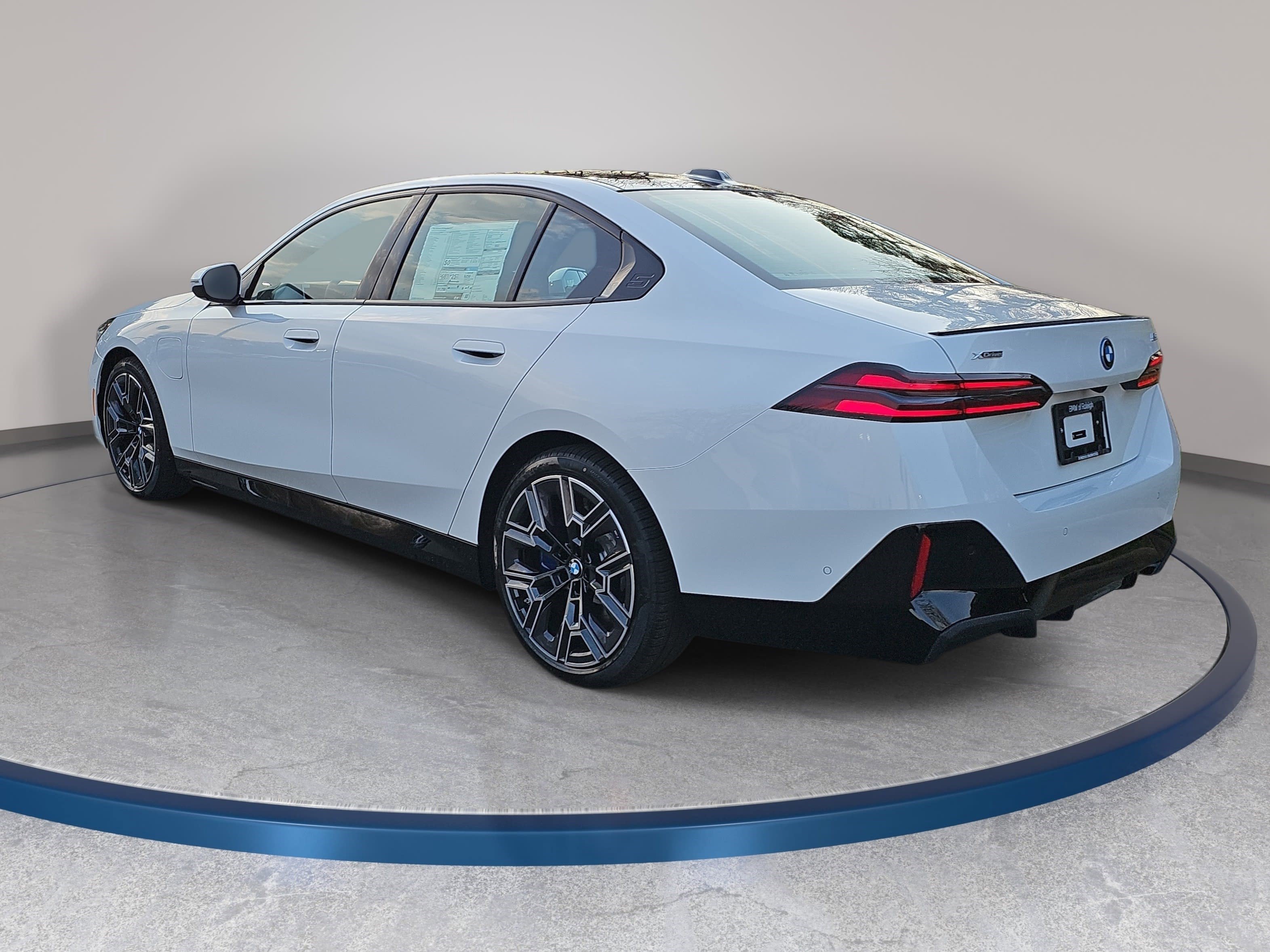 New 2026 BMW 550e xDrive w/ Executive Package image 7