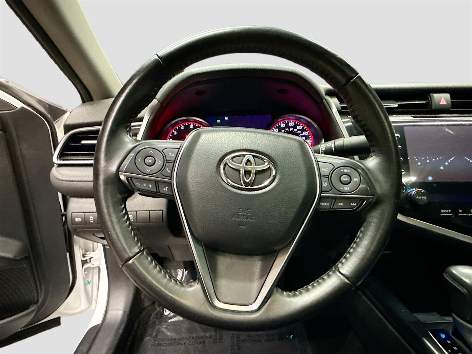 Used 2020 Toyota Camry XSE image 11